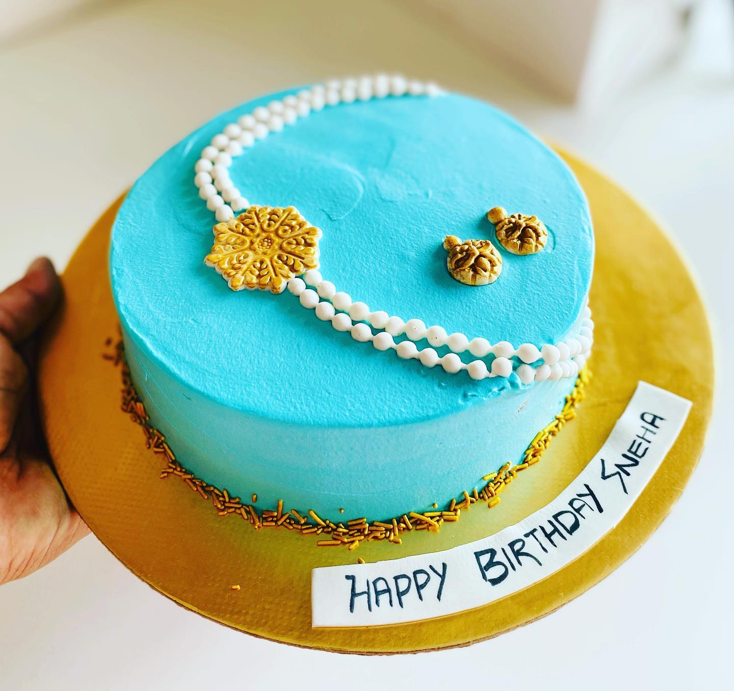 For the love of pearl jewellery 💕

#cake #cakedecorating #sugarart #cakedecor #designing #jewellery ##jewellerycake #food #foodart #birthdaycake #bengaluru