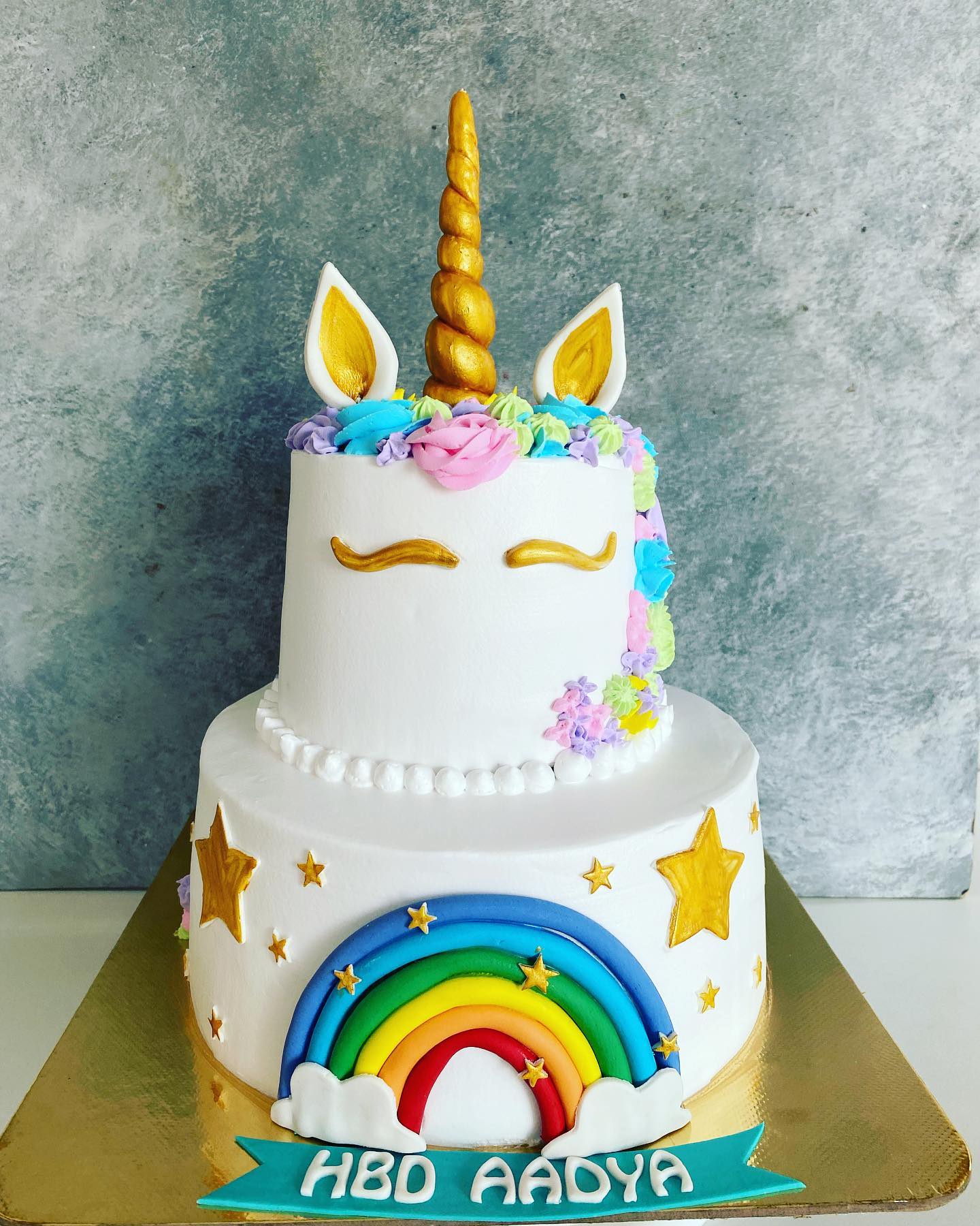 Sight to behold with our beautiful Unicorn 🦄 🌈 ⭐️☁️

#unicorn #unicorncake #unicornthemecake #unicorn #cakeartist #love #food #onmytable #trending #trendingcakes