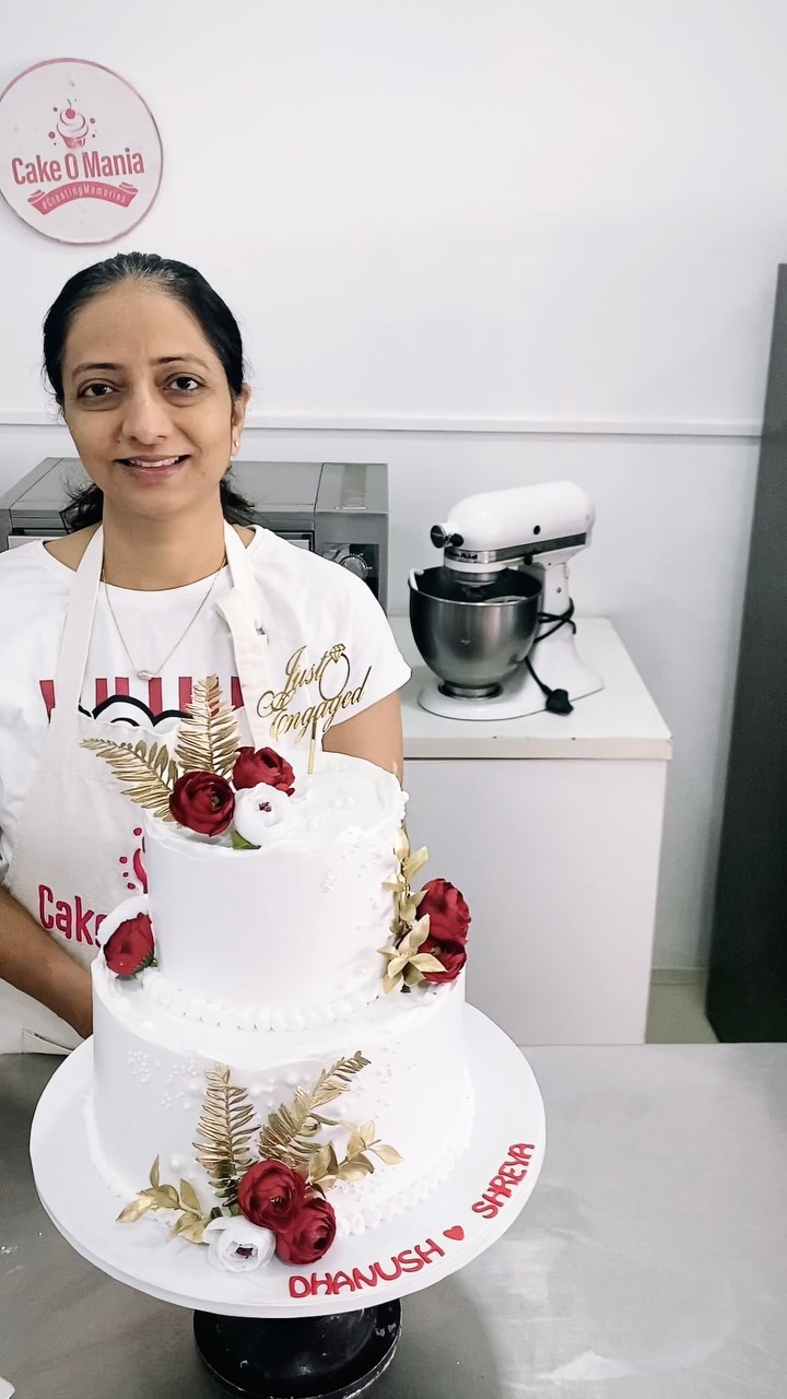 A little white, a touch of gold, and a whole lot of love! ❤️✨
Celebrating the “Yes!” with a cake as special as the moment. 💍🌹

Your dream cake, your story, our creation.
📩 DM us for your own customized celebration cake!

#baking #EngagementCake  #CustomisedCakes #WeddingCakes #cake